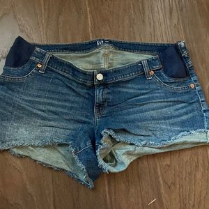 Gap maternity shorts